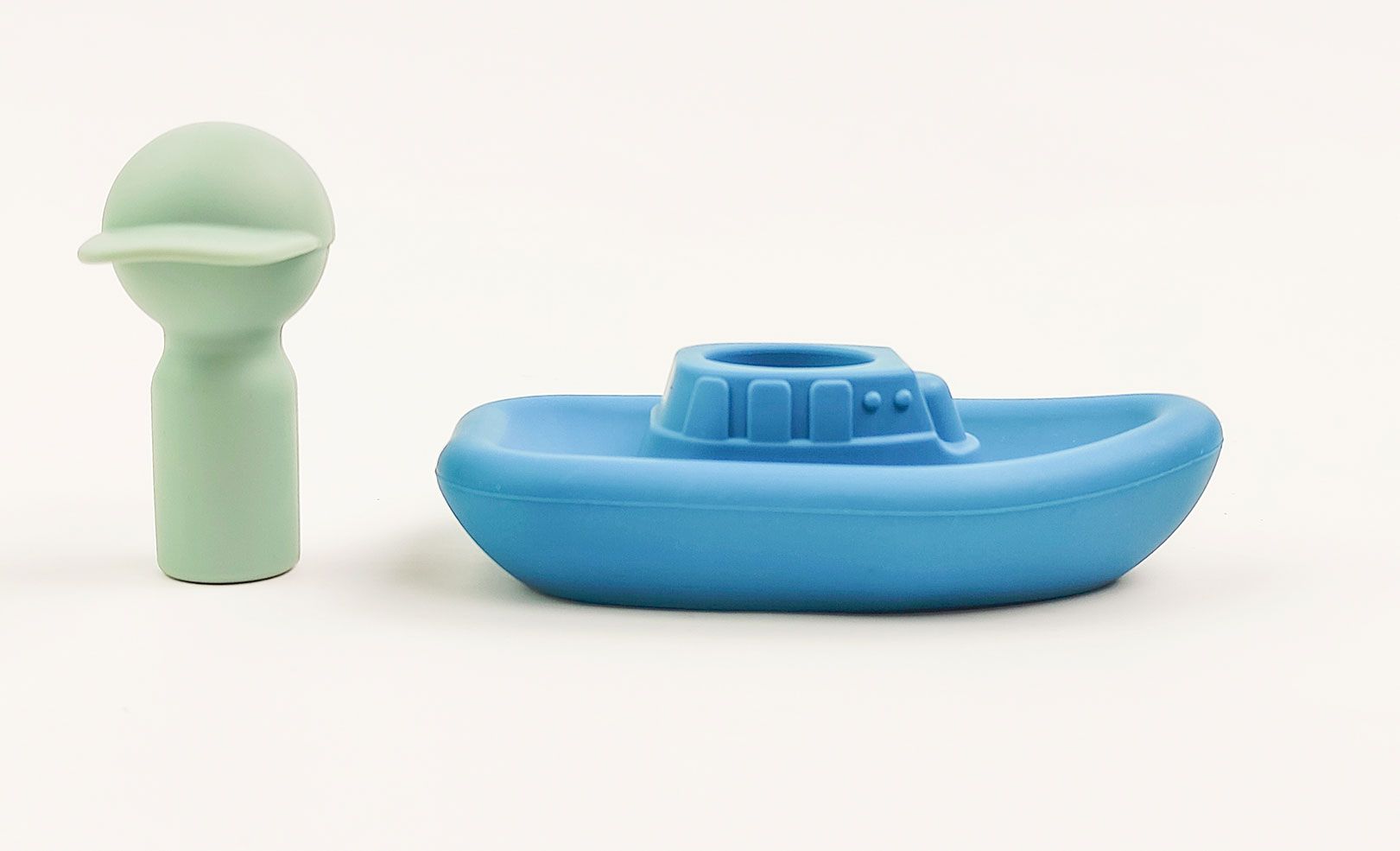 Boat Skipper Bath Toy – Blue 11 cm